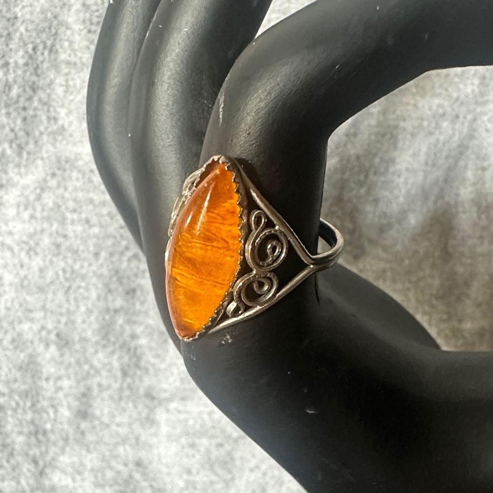 - Vintage Amber Stone Ring: Women's Fashion